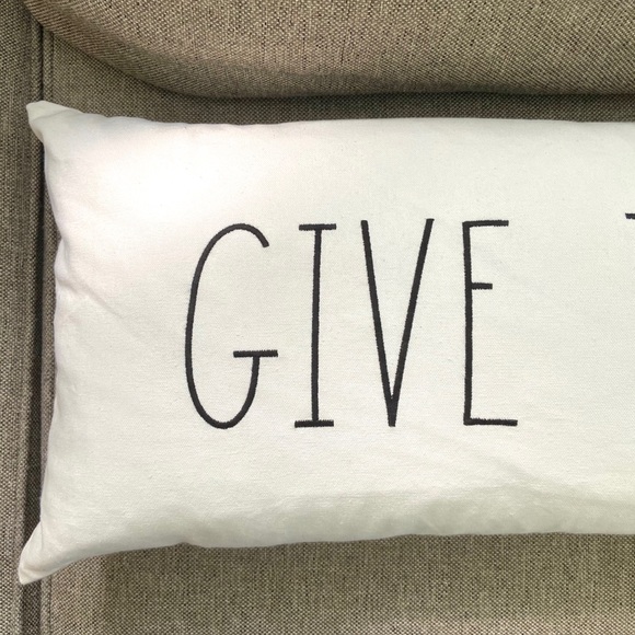 ✨Host Pick✨ Rae Dunn ‘Give Thanks’ Large Pillow - Picture 2 of 11